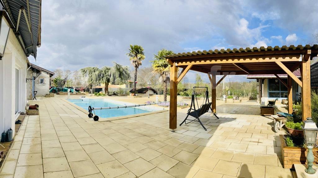 Villa plain pied de 245m² avec piscine