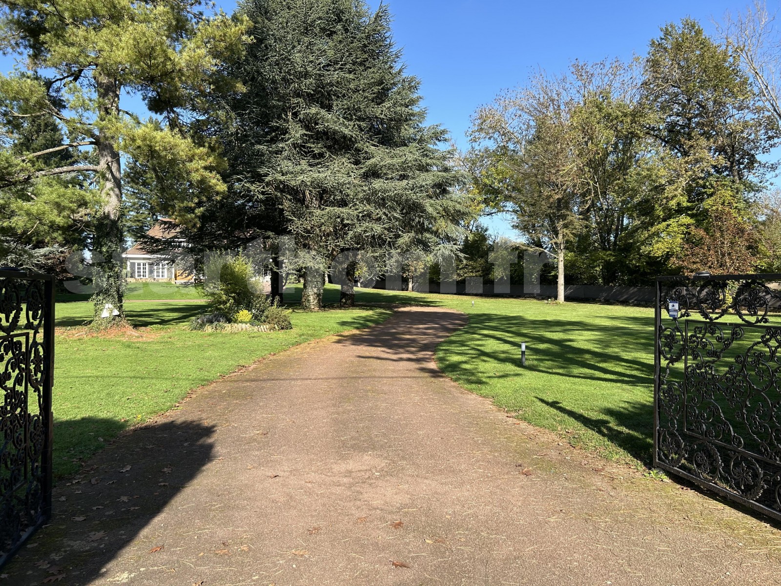 Maison de caractère sur environ 1 hectare de terrain !