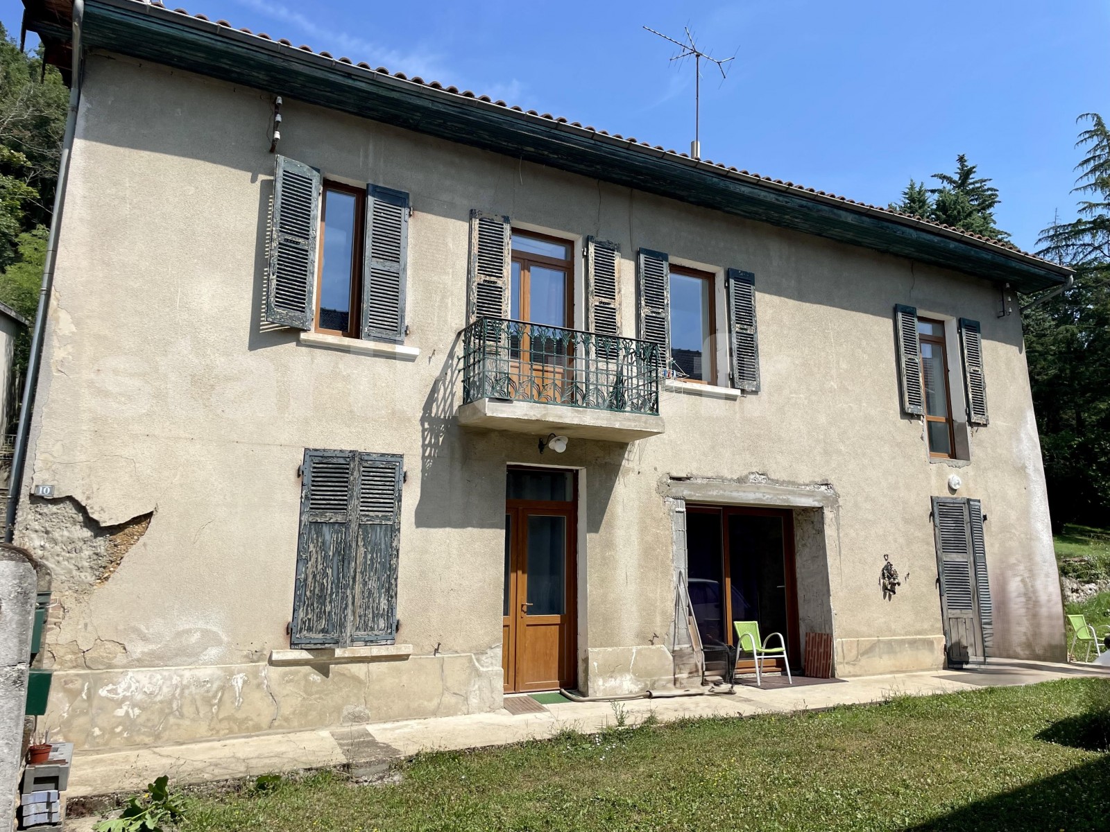 Maison individuelle 8 pièces avec atelier et terrain constructible sur Beaurepaire