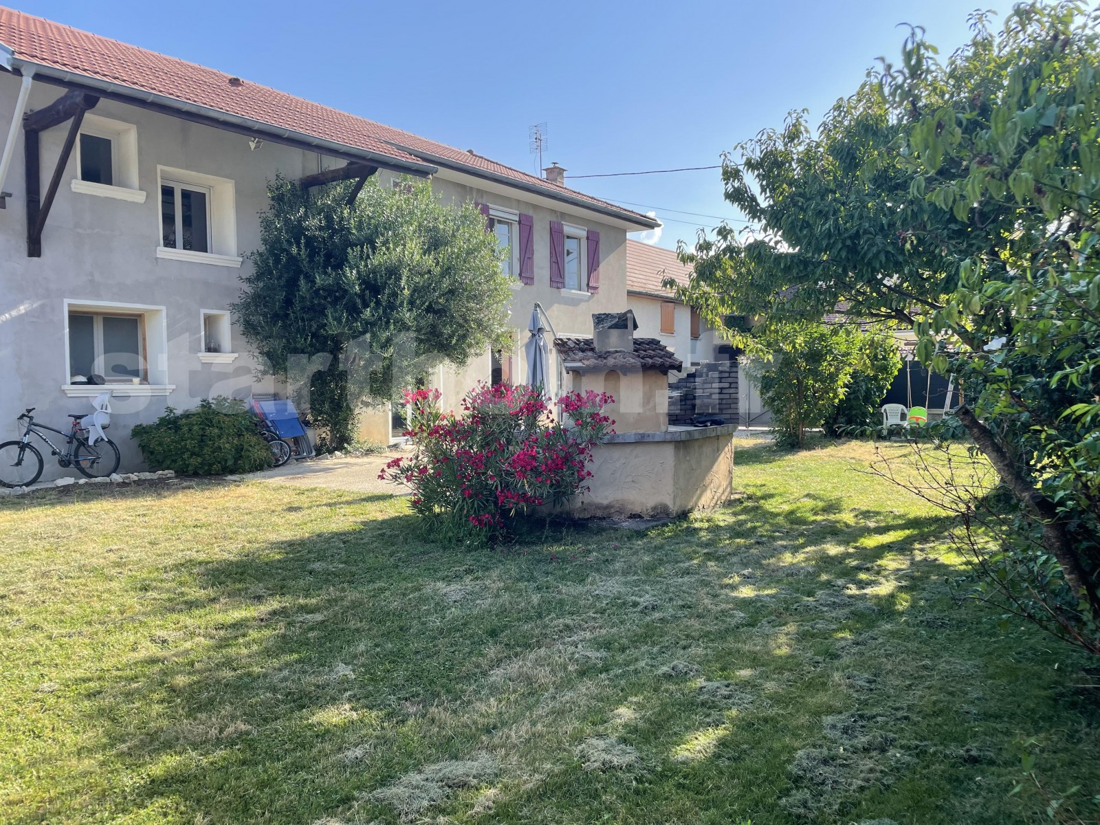 Belle Maison de Campagne de 184m2 hab, 6 chambres sur terrain de 550m2 clos.