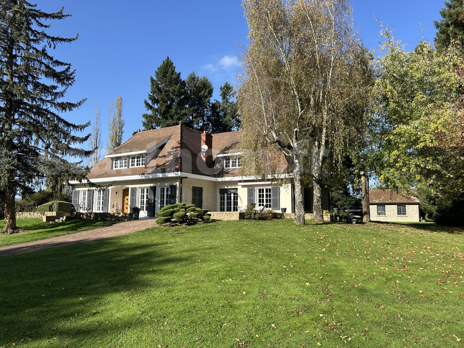 Maison de caractère sur environ 1 hectare de terrain !