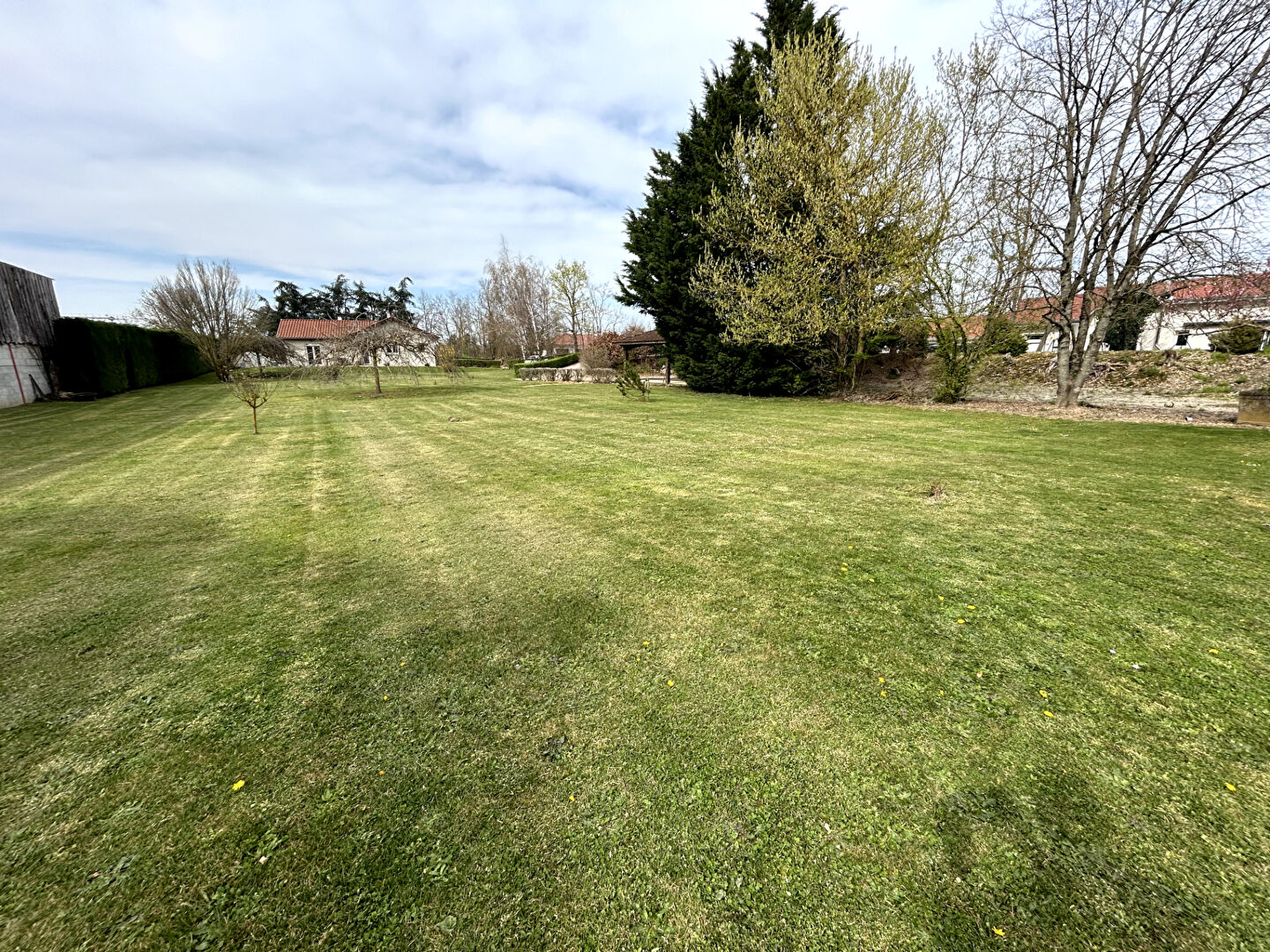 Terrain à bâtir 1000m2 en zone UA