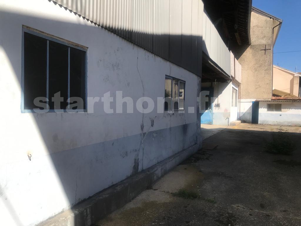 Local  artisanal de 165 m2 avec possibilité de logement