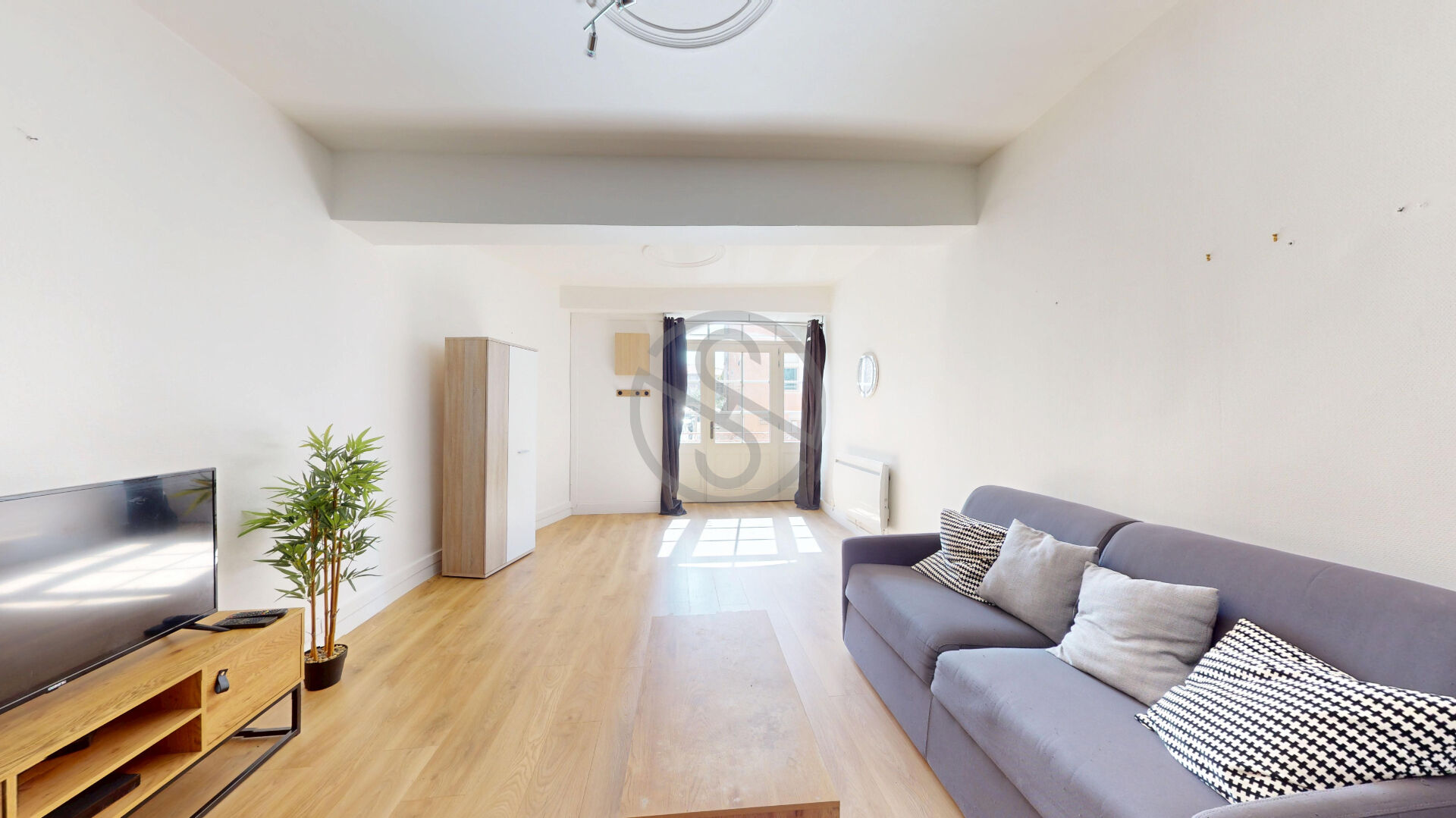 Duplex spacieux et rénové avec goût – centre-ville