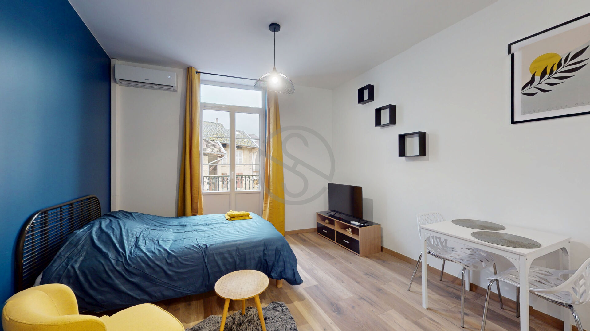 Studio rénové centre-ville Vinay