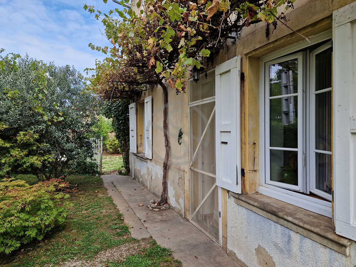 Maison dauphinoise 4 chambres + Grandes dépendances
