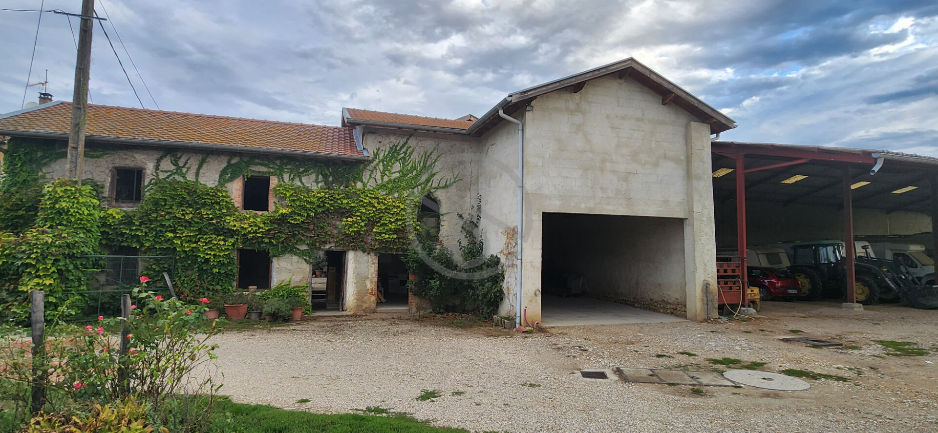 Ensemble immobilier à réhabiliter ? fort potentiel ? Sardieu