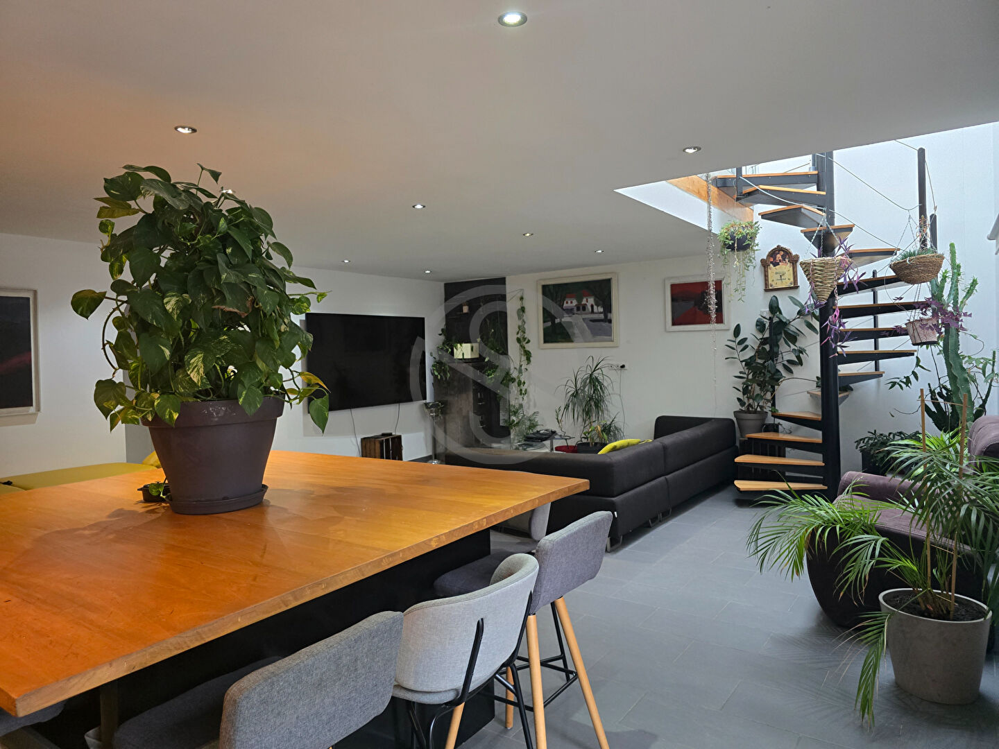 Appartement duplex , garage et terrasse – 140 m2