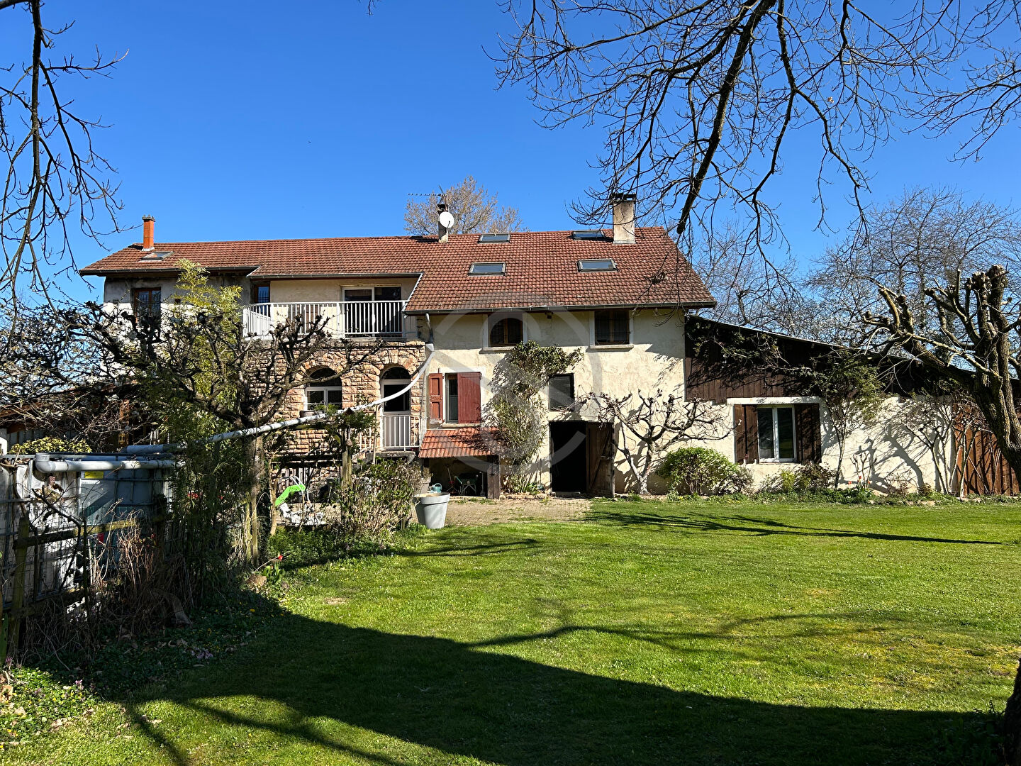 Propriété sur  28 057 m2 de terrain !