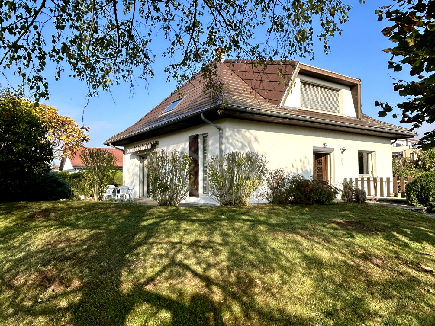 Maison à fort potentiel + terrain constructible