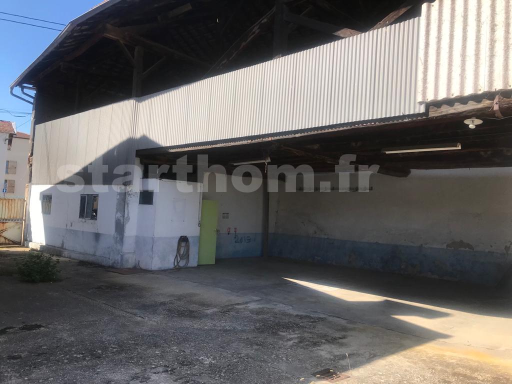 Local  artisanal de 165 m2 avec possibilité de logement