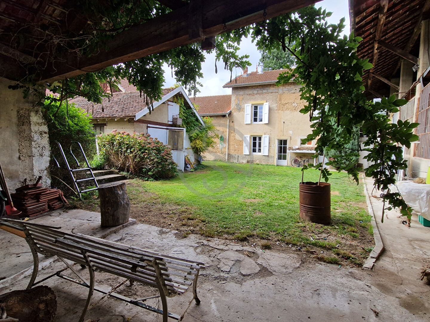 Maison dauphinoise 4 chambres + dépendances