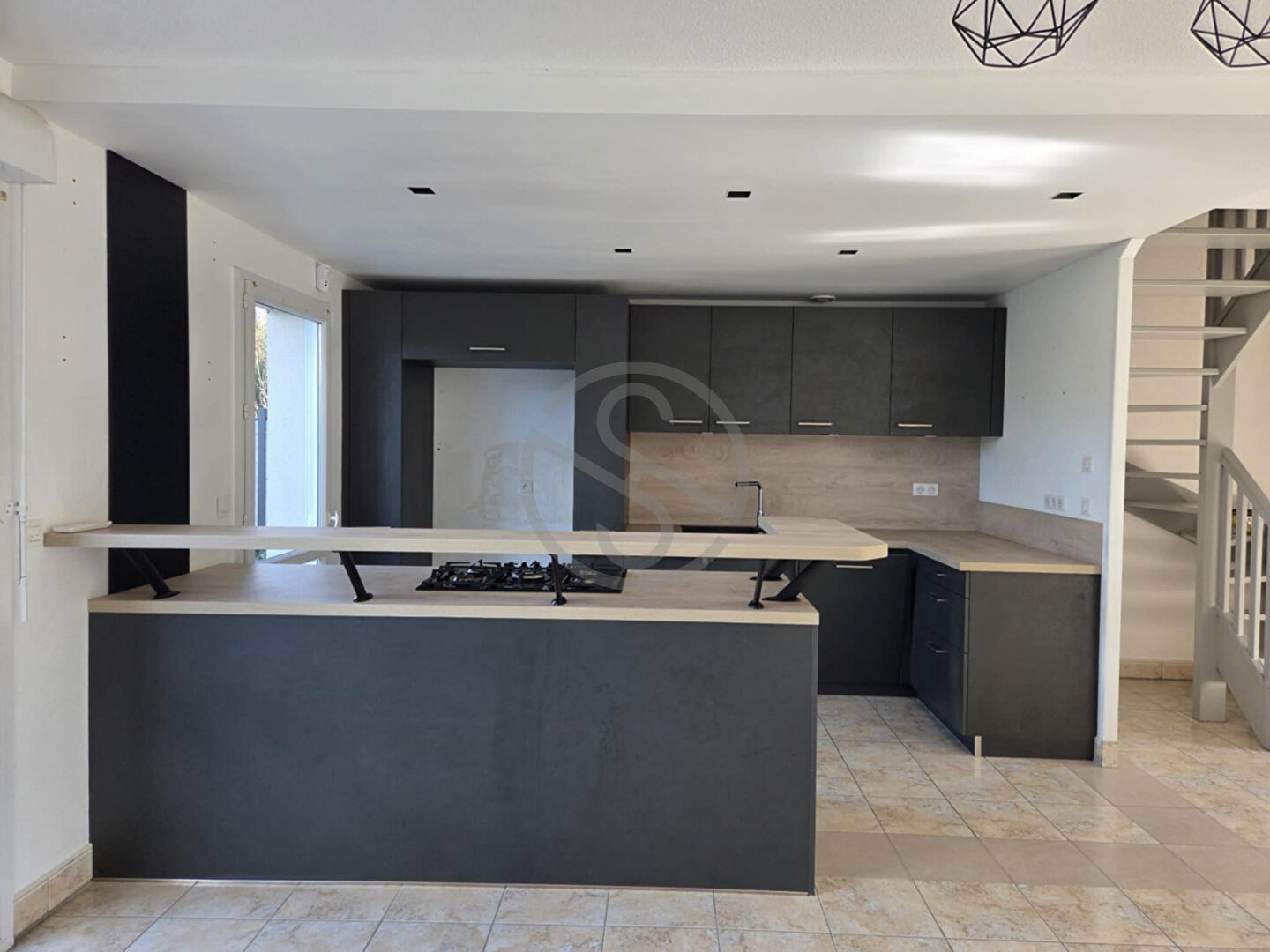 Maison 4 chambres, jardin et garage