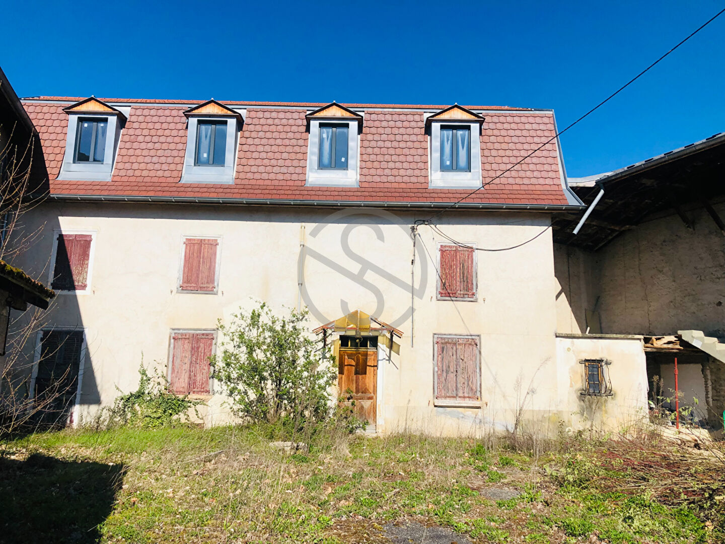 Maison 210m²  à rénover 38260 La -Cote- Saint- André