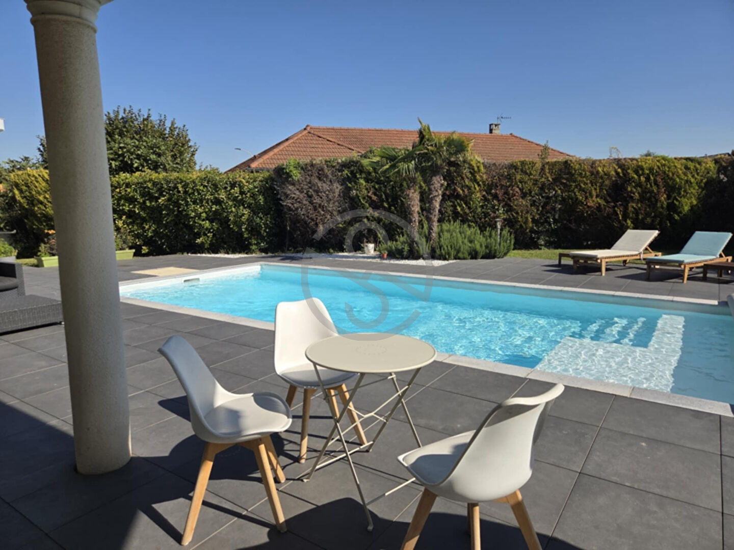 Villa familiale – 5 chambres – piscine – double garage