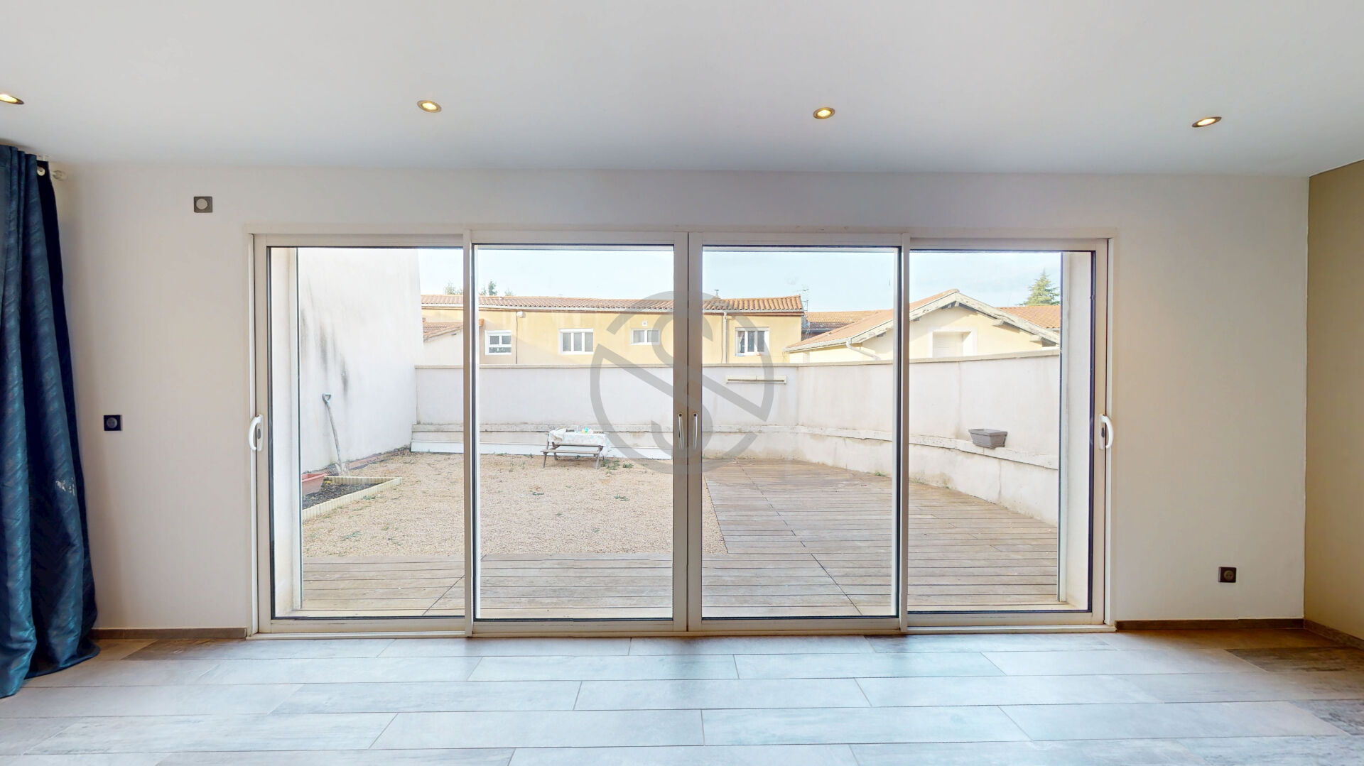 T3 bis – Centre Solaize – Terrasse 50m² !