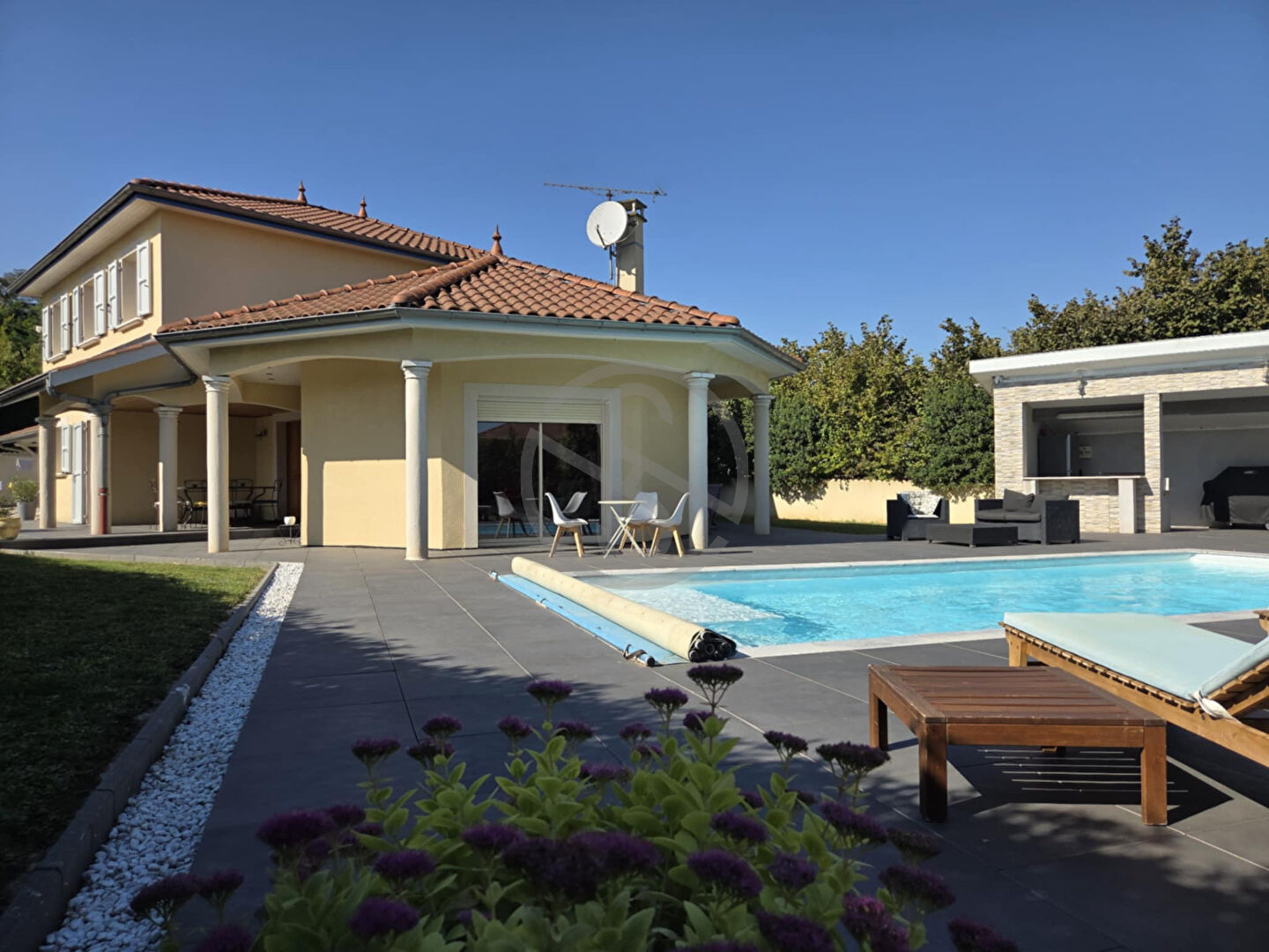 Villa familiale – 5 chambres – piscine – double garage