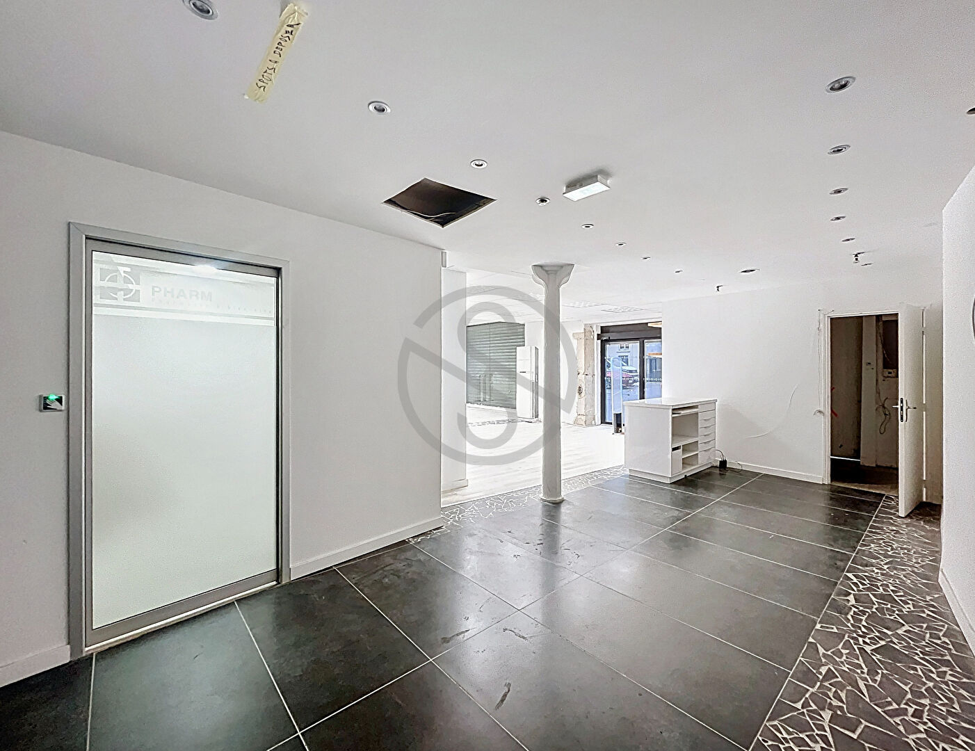 LOCAL COMMERCIAL 432 m² , VOIRON CENTRE , VISIBILITÉ EXCEPTIONNELLE – 25 MIN DE GRENOBLE